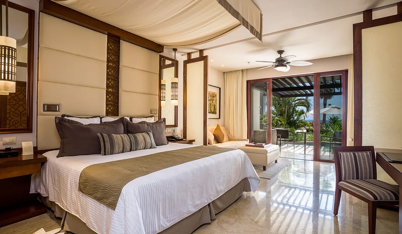 SECRETS PLAYA MUJERES - PREFERRED CLUB SWIM OUT